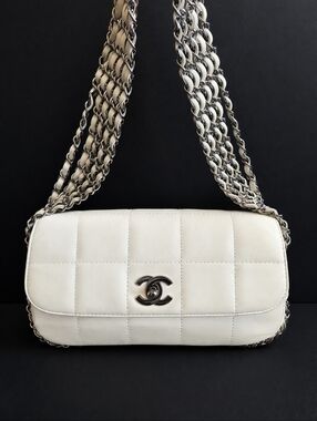 ✨ CHANEL WHITE CHOCOLATE BAR 5 CHAIN BAG – RARE VINTAGE ✨
